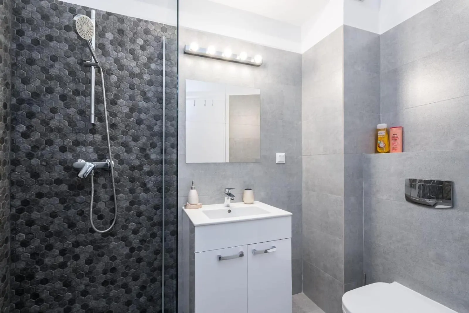 Modern Central Apartment Near Old Town Bucharest