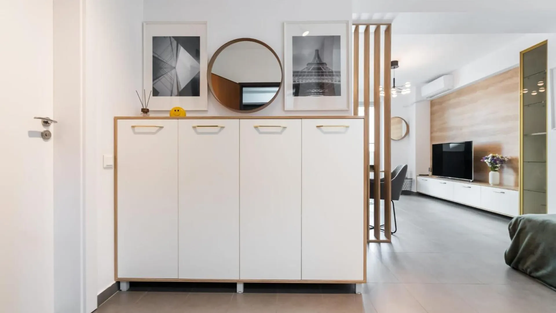 Modern Central Apartment Near Old Town Bucharest